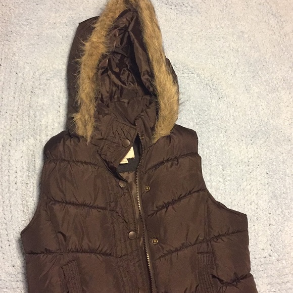 Brown puffer vest - Picture 1 of 3